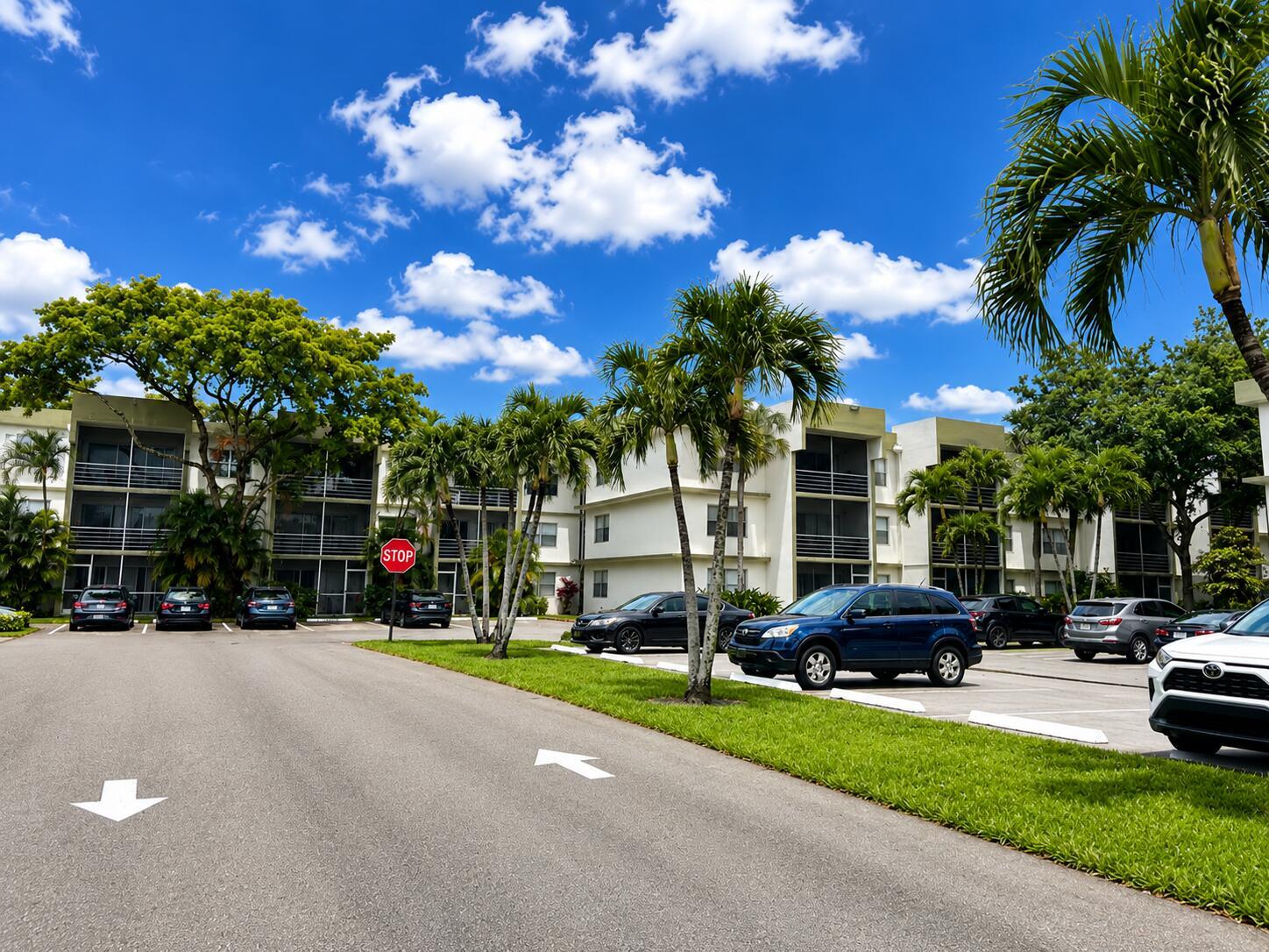 Listing photo 6 for 4205 N University Drive Unit#106, Sunrise, FL, 33351