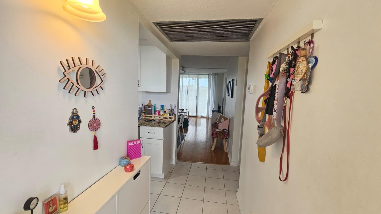 Listing photo 2 for 9235 Lagoon Place Unit#412, Davie, FL, 33324