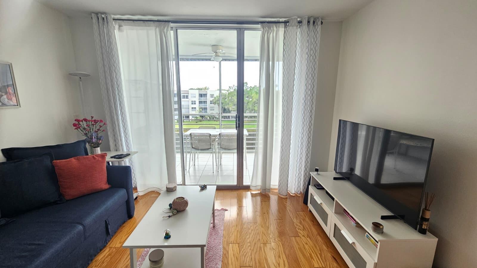 Listing photo 5 for 9235 Lagoon Place Unit#412, Davie, FL, 33324