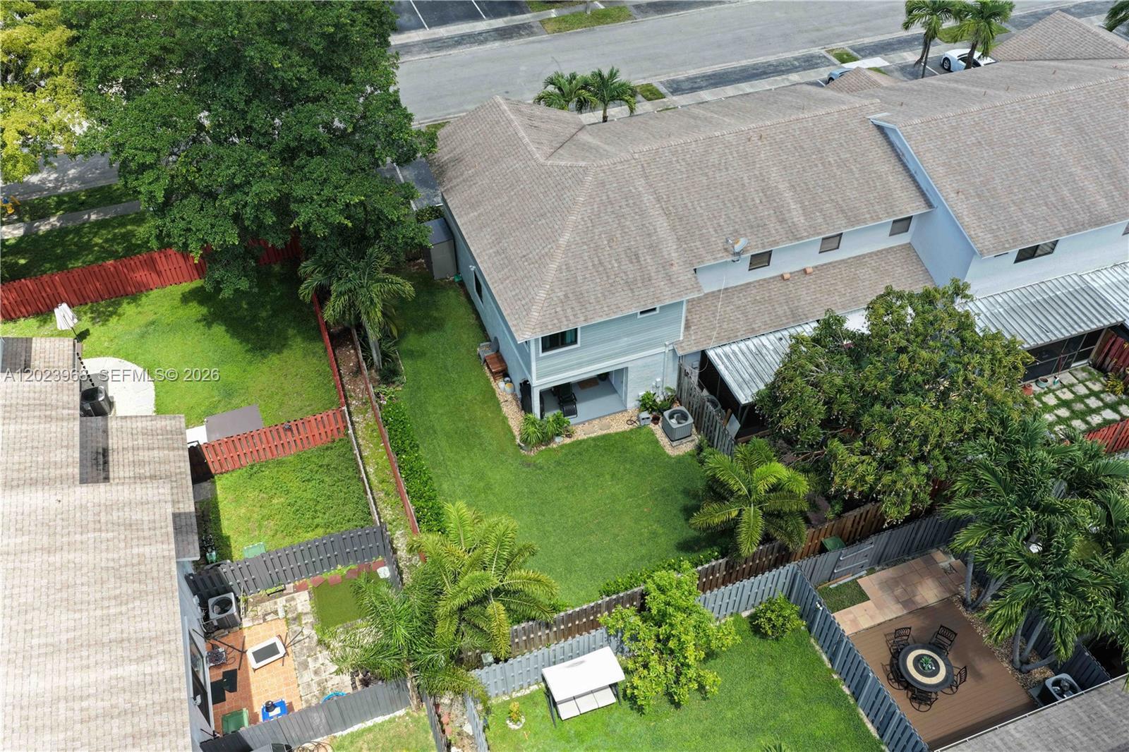 Listing photo 1 for 201 NW 106th Ter, Pembroke Pines, FL, 33026