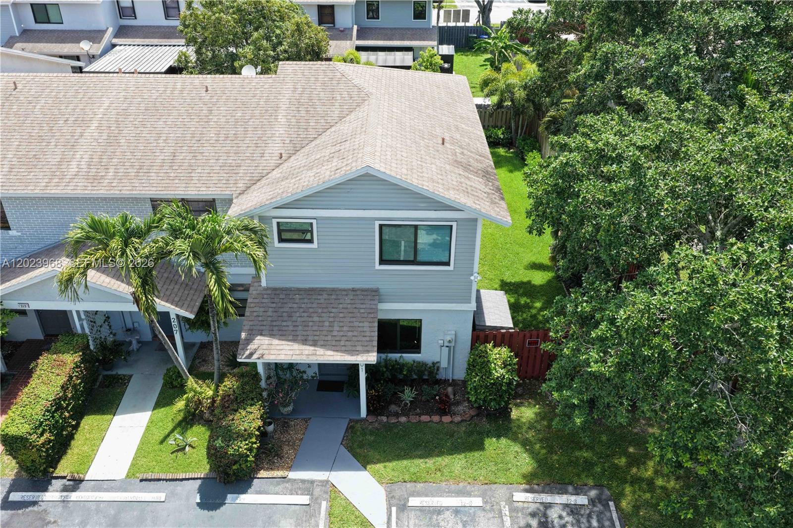 Listing photo 4 for 201 NW 106th Ter, Pembroke Pines, FL, 33026