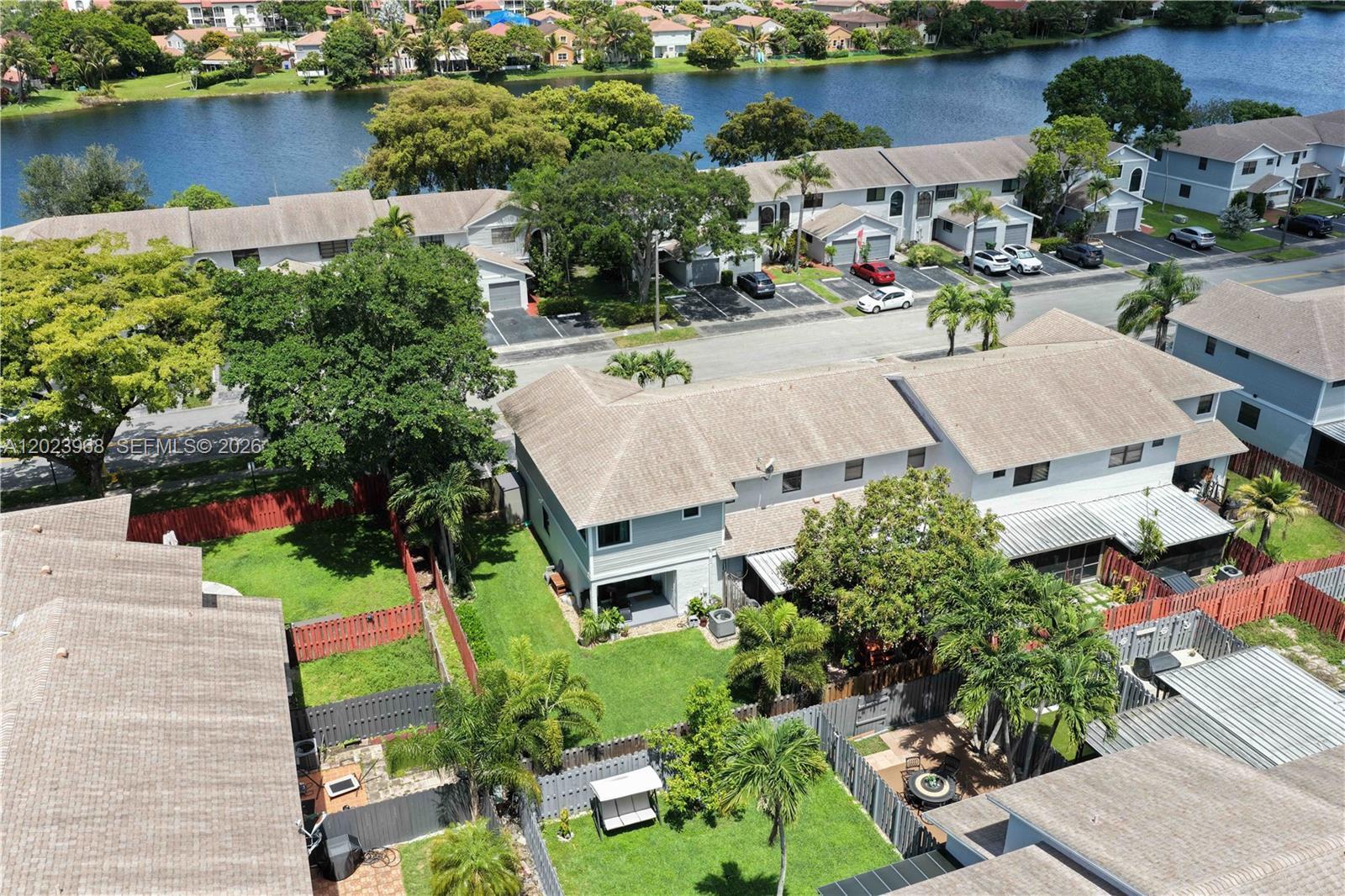 Listing photo 5 for 201 NW 106th Ter, Pembroke Pines, FL, 33026