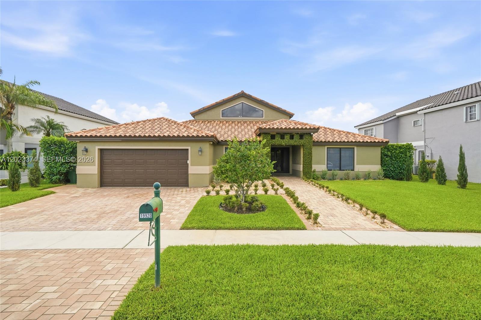 Listing photo 4 for 19920 NW 9th Dr Unit#19920, Pembroke Pines, FL, 33029