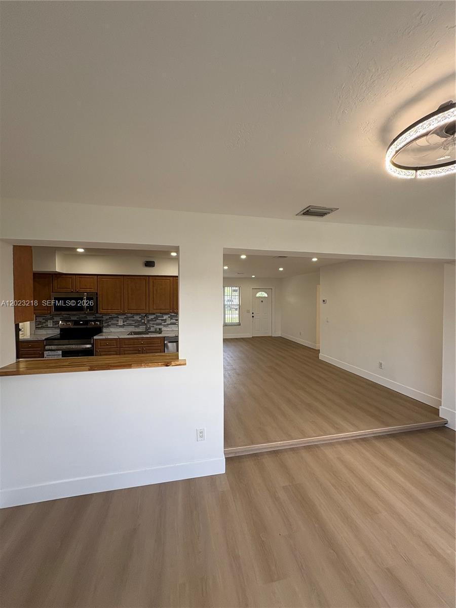 Listing photo 2 for 7150 SW 10th St, Pembroke Pines, FL, 33023