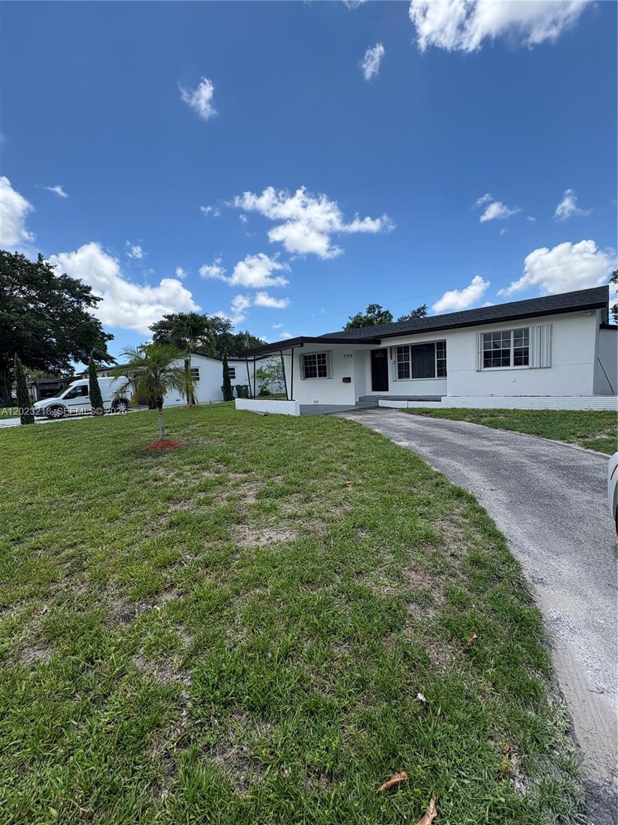 Listing photo 3 for 7150 SW 10th St, Pembroke Pines, FL, 33023