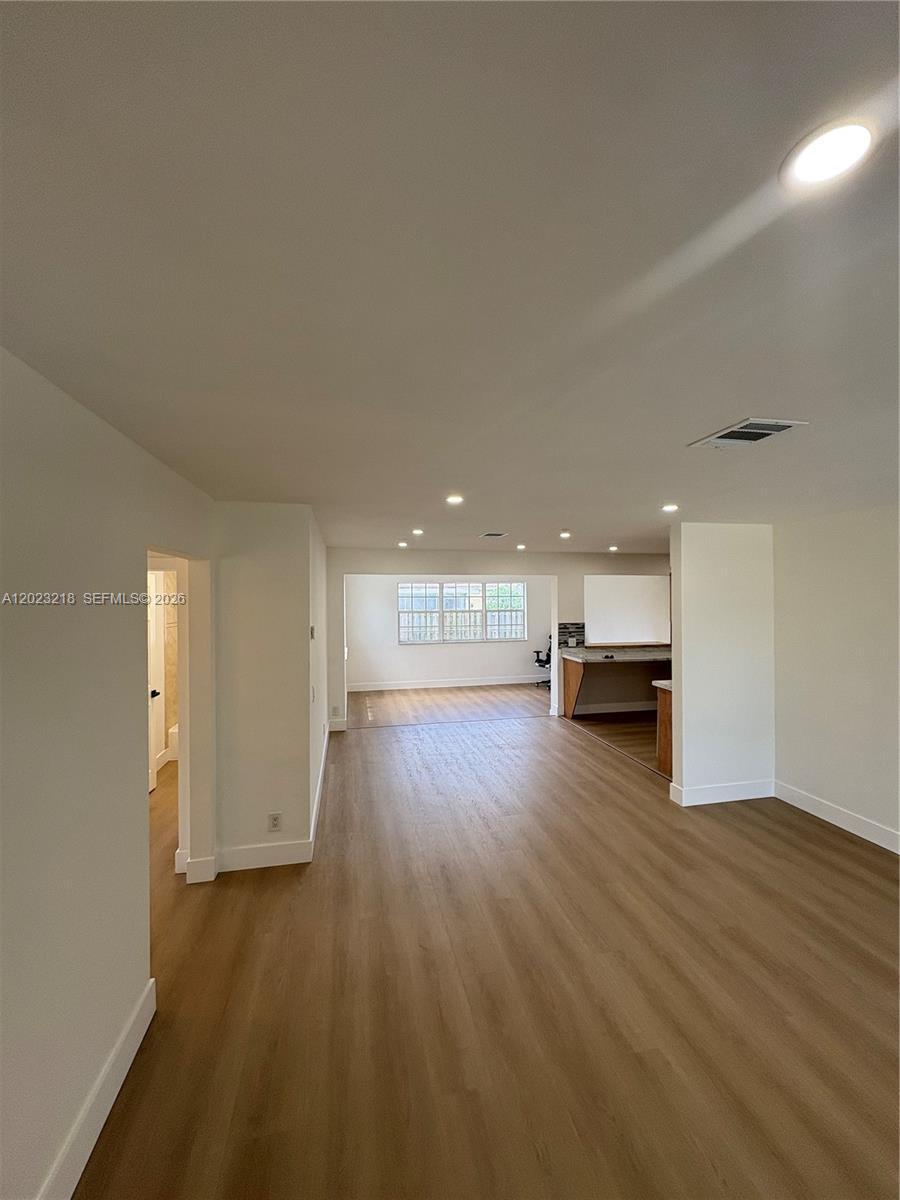 Listing photo 4 for 7150 SW 10th St, Pembroke Pines, FL, 33023