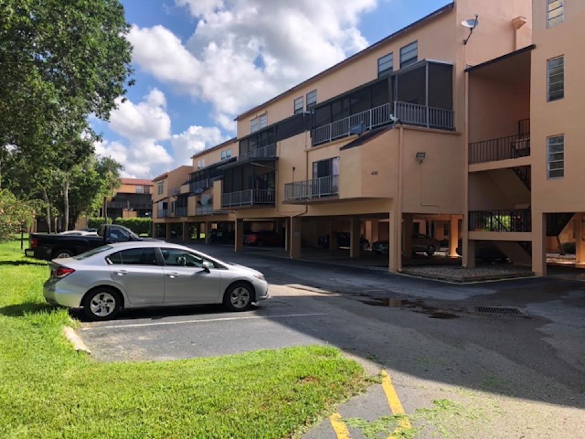 Listing photo 1 for 430 Commodore Drive Unit#310, Plantation, FL, 33325