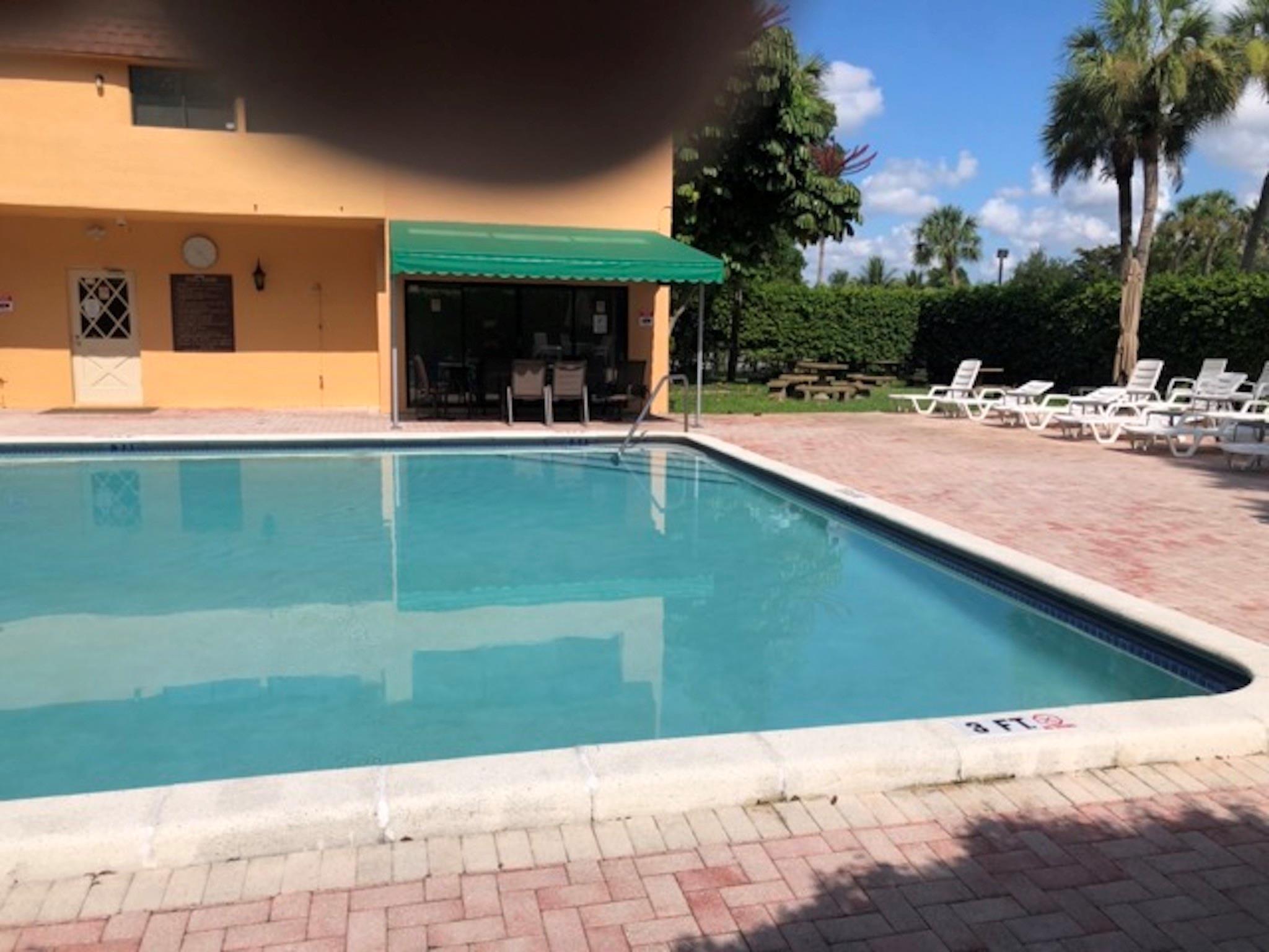 Listing photo 2 for 430 Commodore Drive Unit#310, Plantation, FL, 33325