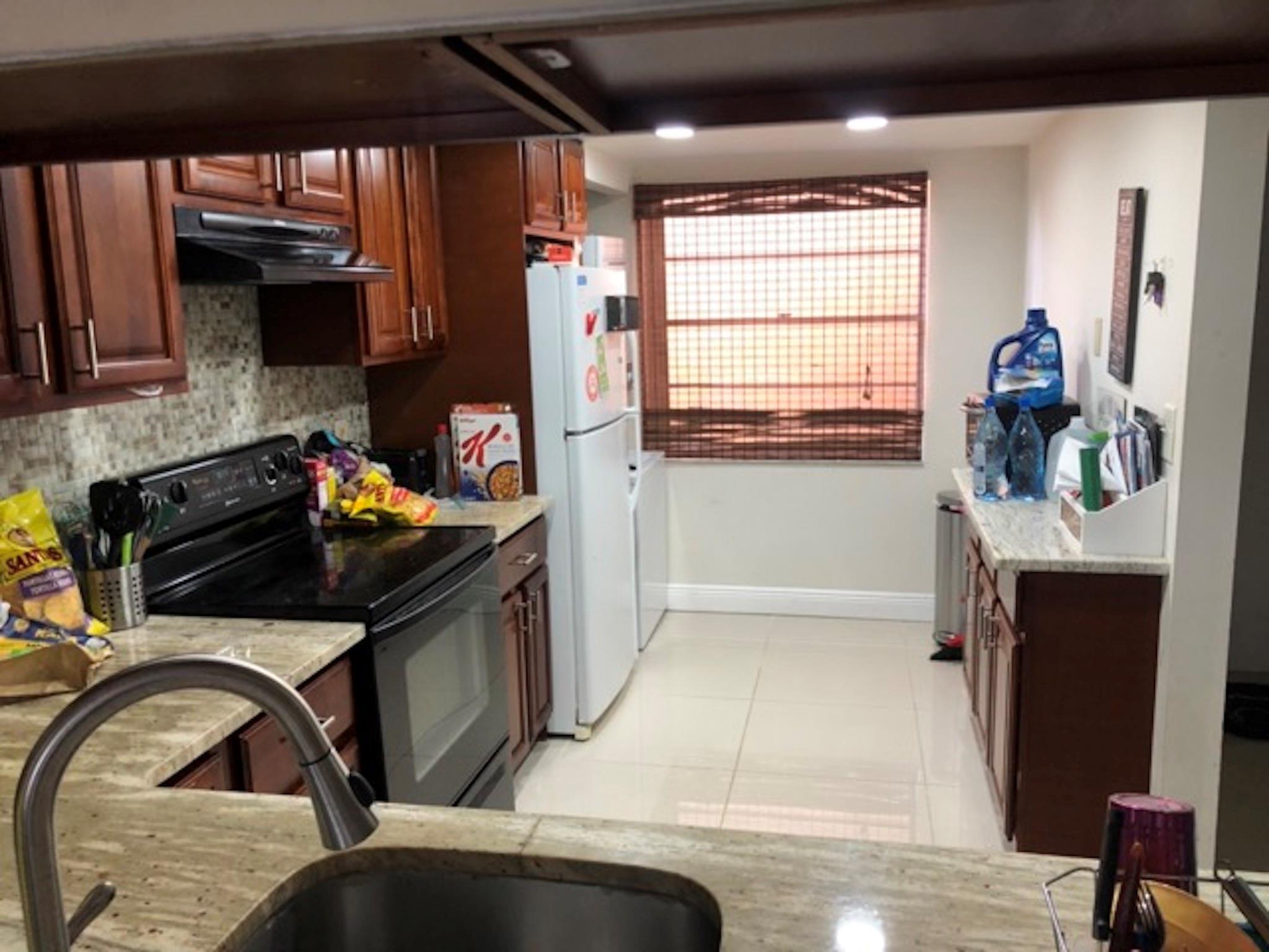 Listing photo 4 for 430 Commodore Drive Unit#310, Plantation, FL, 33325