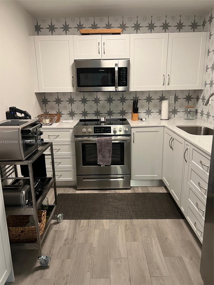 Listing photo 1 for 1400 Saint Charles Pl Unit#323, Pembroke Pines, FL, 33026