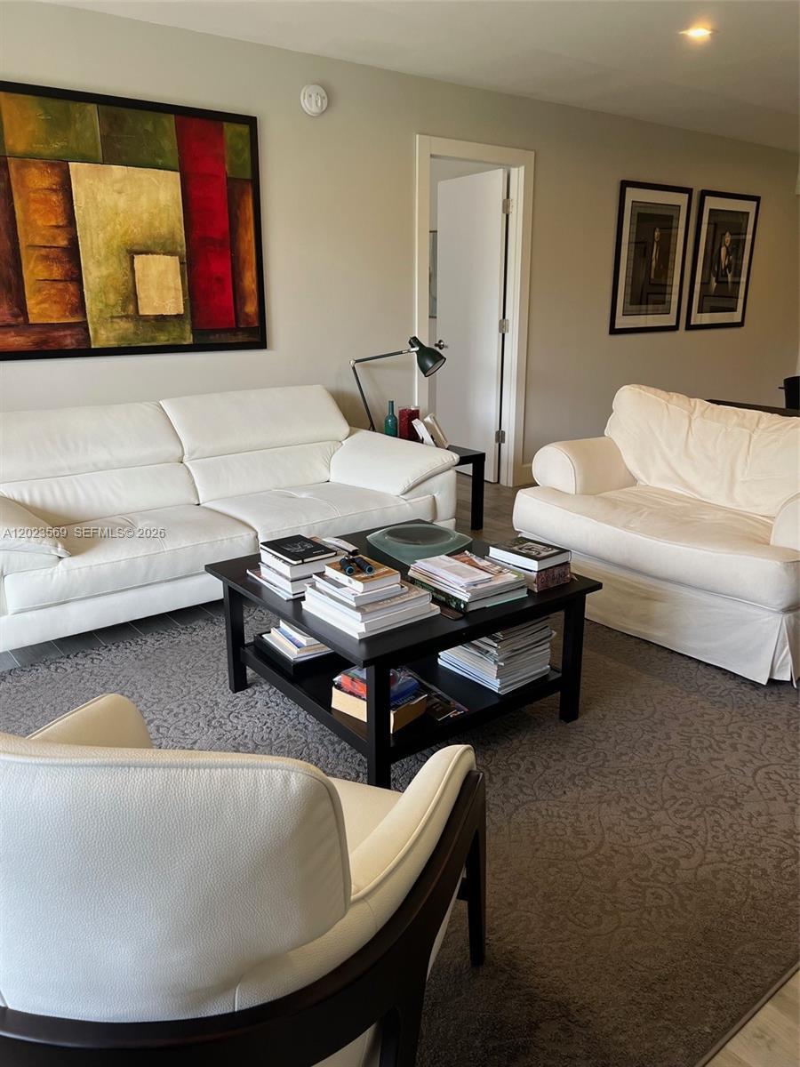 Listing photo 4 for 1400 Saint Charles Pl Unit#323, Pembroke Pines, FL, 33026