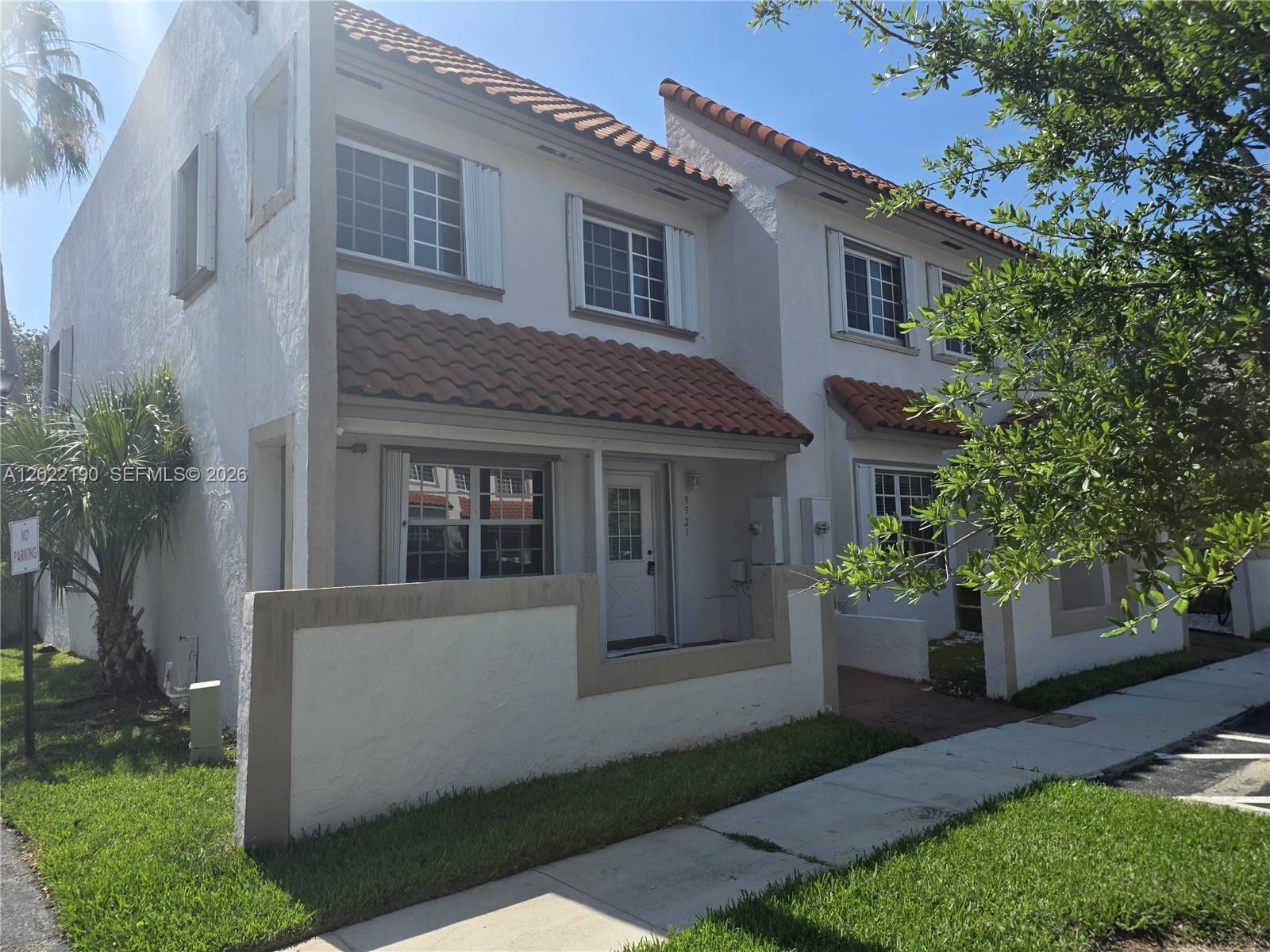 Listing photo 3 for 9521 NW 42nd St Unit#9521, Sunrise, FL, 33351