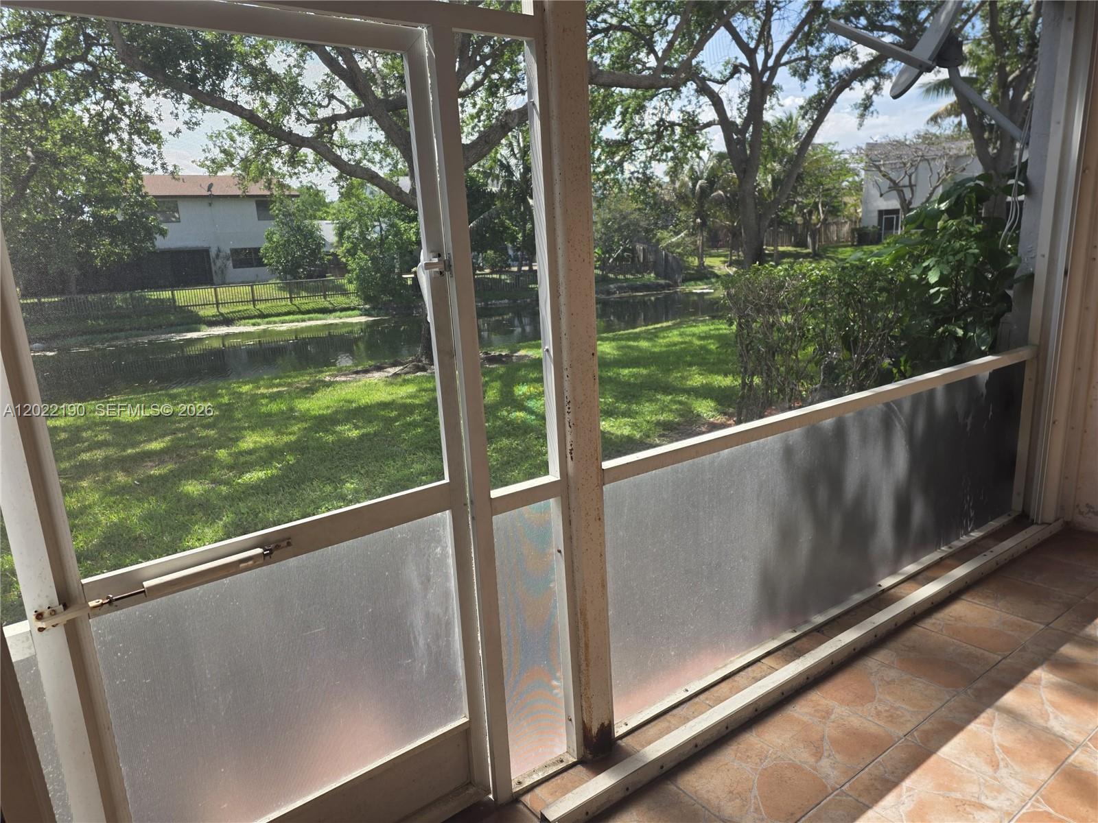 Listing photo 5 for 9521 NW 42nd St Unit#9521, Sunrise, FL, 33351
