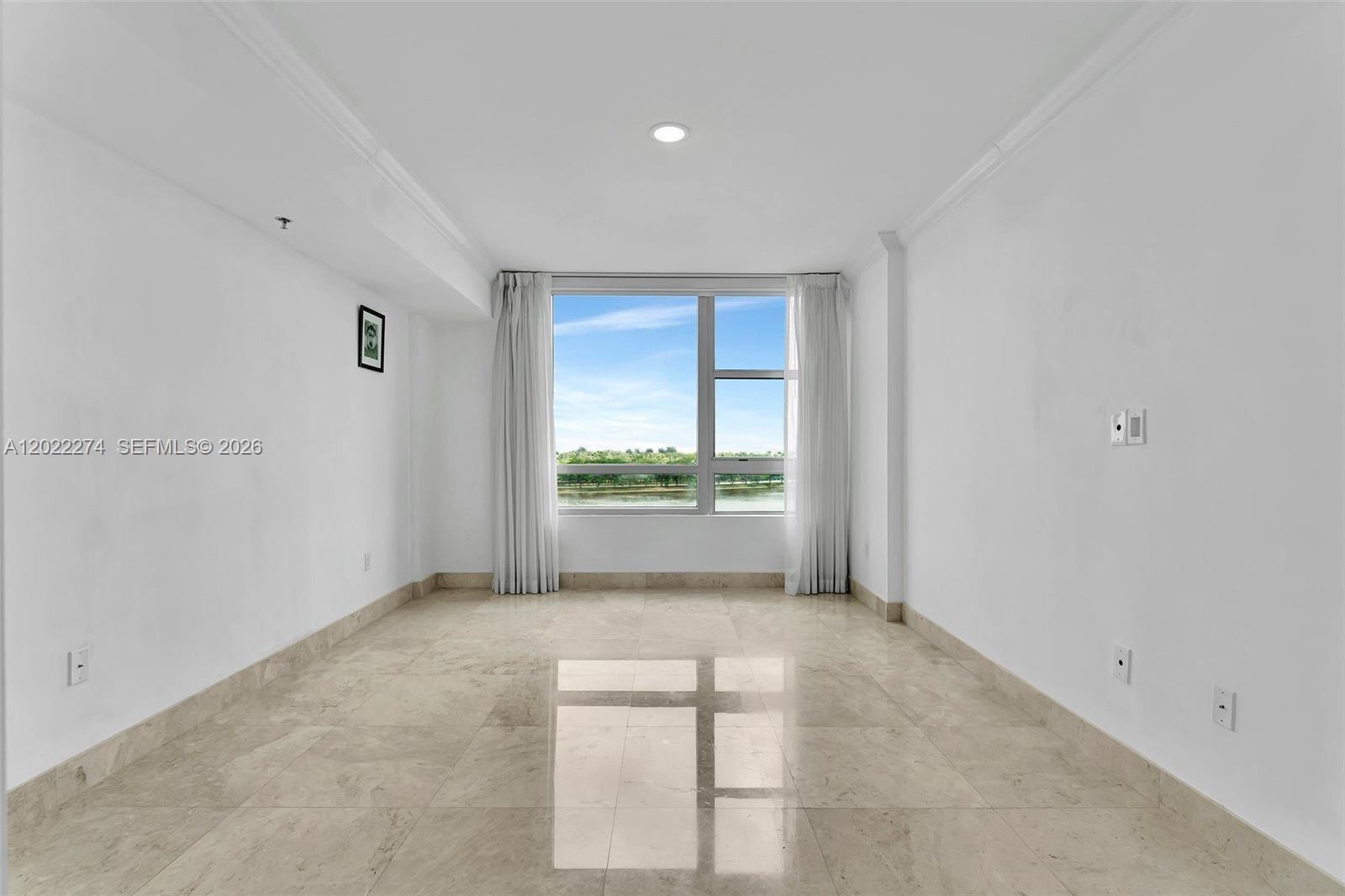 Listing photo 1 for 2641 N FLAMINGO RD Unit#603N, Sunrise, FL, 33323