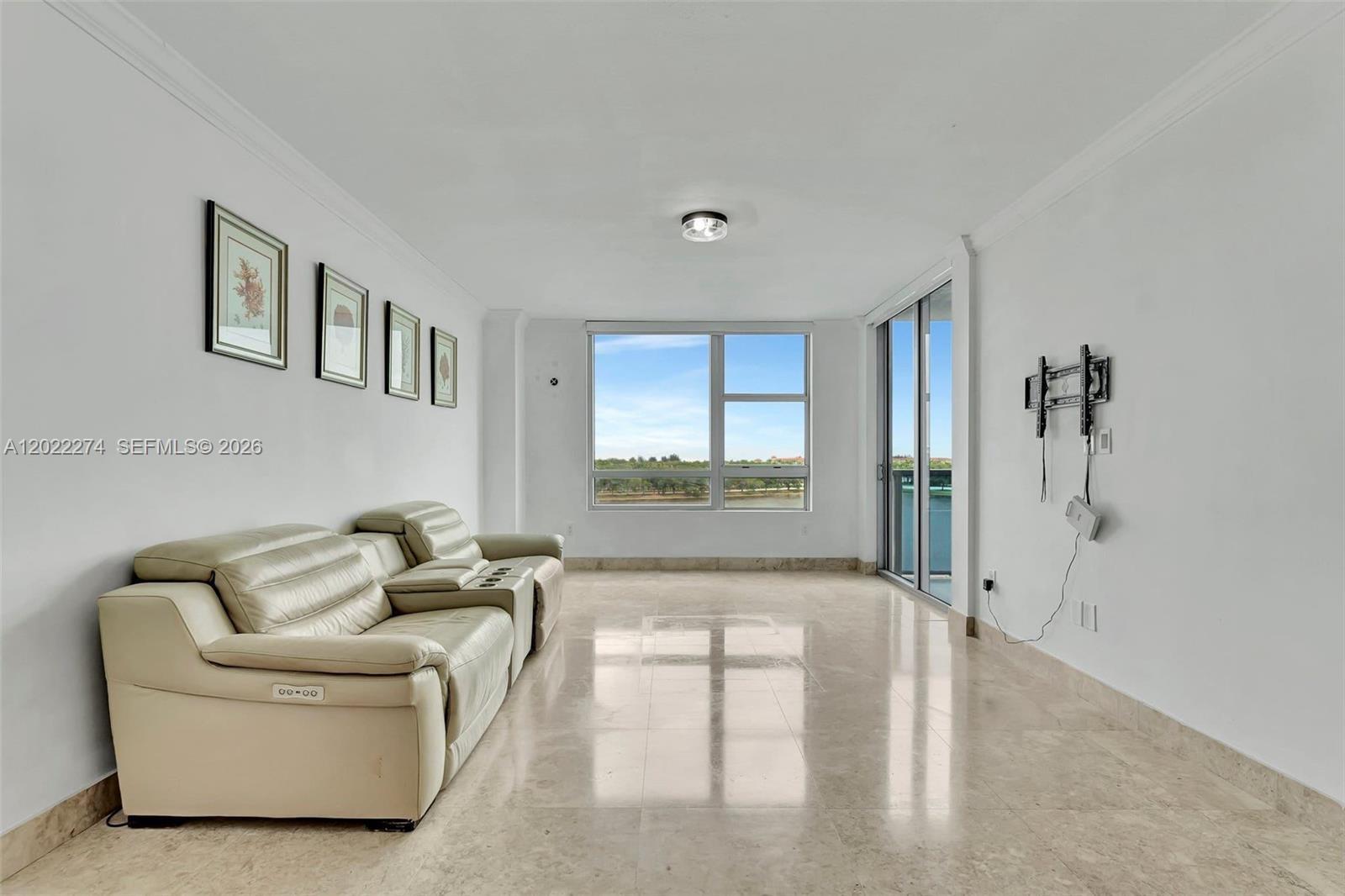 Listing photo 2 for 2641 N FLAMINGO RD Unit#603N, Sunrise, FL, 33323