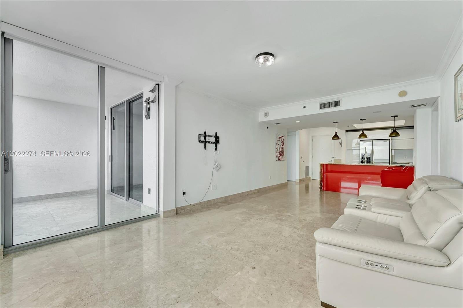Listing photo 4 for 2641 N FLAMINGO RD Unit#603N, Sunrise, FL, 33323