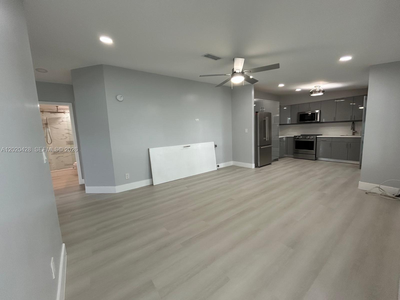 Listing photo 1 for 740 NW 219th Ave Unit#1, Pembroke Pines, FL, 33029