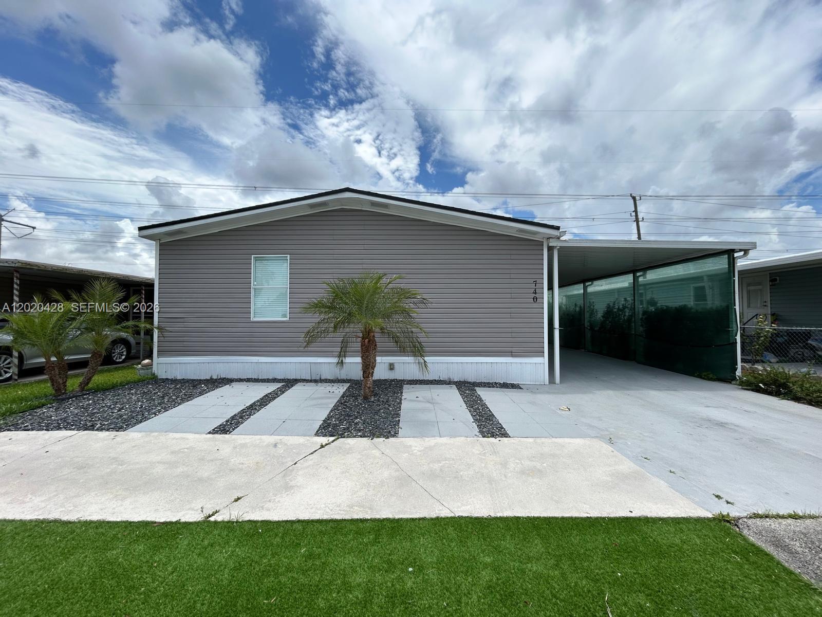 Listing photo 3 for 740 NW 219th Ave Unit#1, Pembroke Pines, FL, 33029
