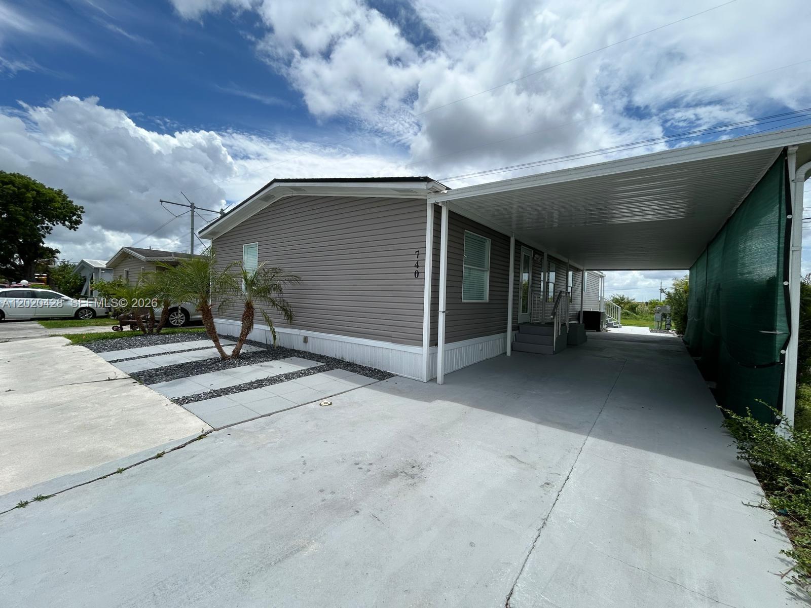 Listing photo 4 for 740 NW 219th Ave Unit#1, Pembroke Pines, FL, 33029