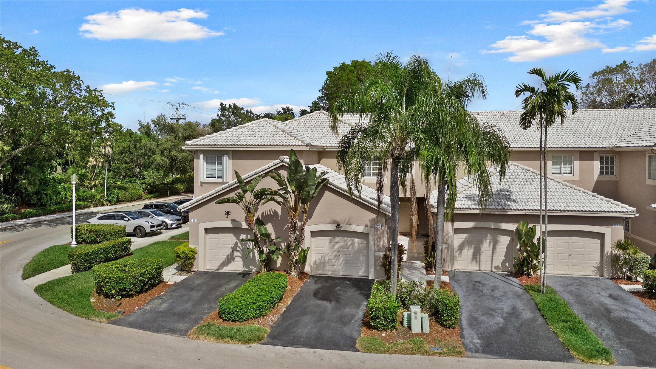 Listing photo 3 for 2264 Salerno Circle, Weston, FL, 33327