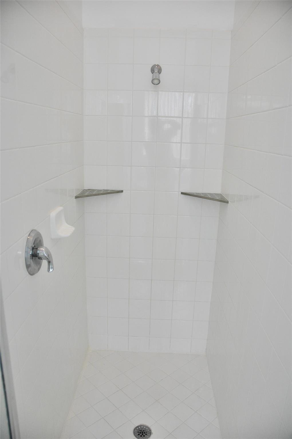 Listing photo 1 for 19496 S Whitewater Avenue, Weston, FL, 33332