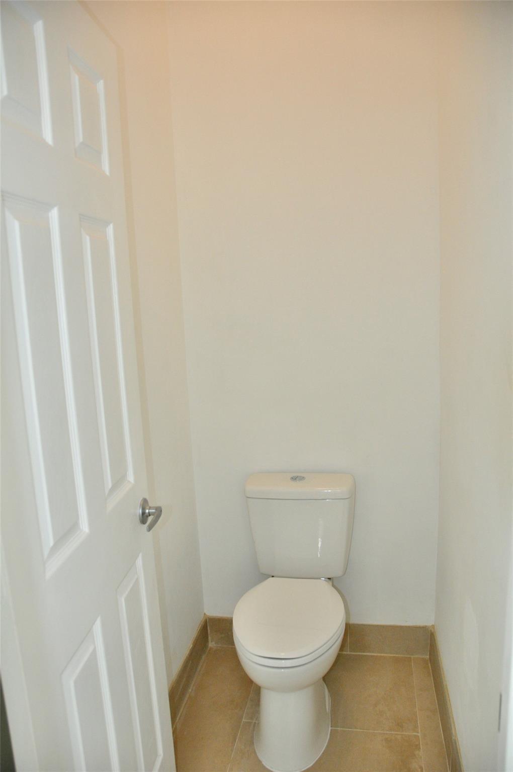 Listing photo 2 for 19496 S Whitewater Avenue, Weston, FL, 33332