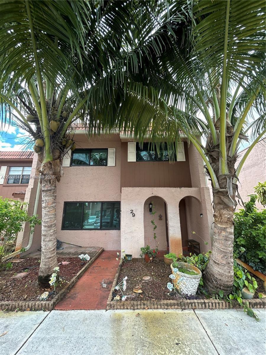 Listing photo 5 for 29 Madrid Ln Unit#8-9, Davie, FL, 33324