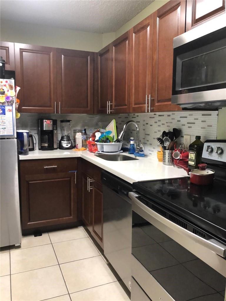 Listing photo 2 for 10773 Cleary Boulevard Unit#109, Plantation, FL, 33324
