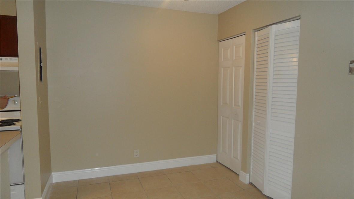 Listing photo 5 for 10773 Cleary Boulevard Unit#109, Plantation, FL, 33324