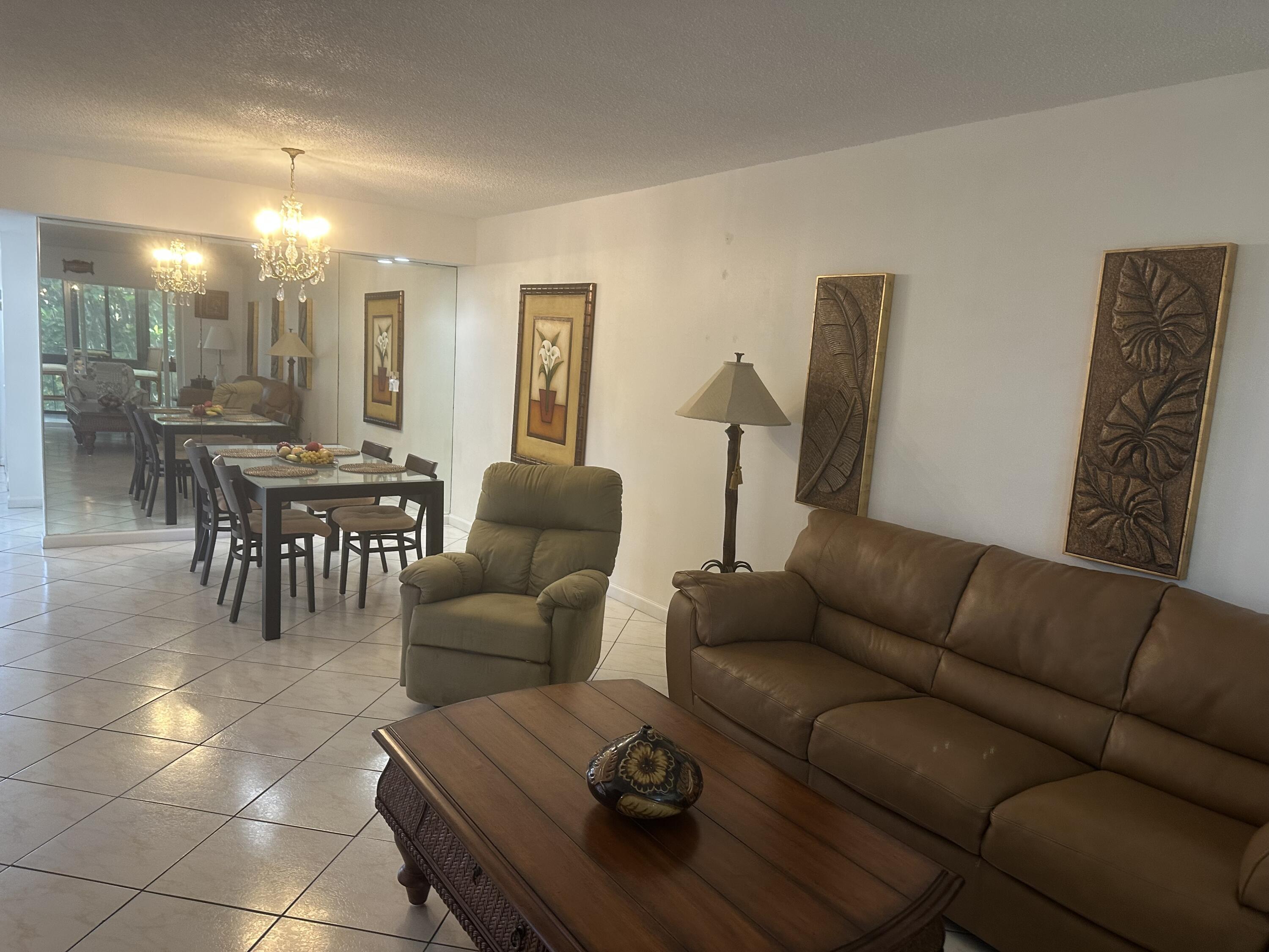 Listing photo 4 for 8960 S Hollybrook Unit#301, Pembroke Pines, FL, 33025