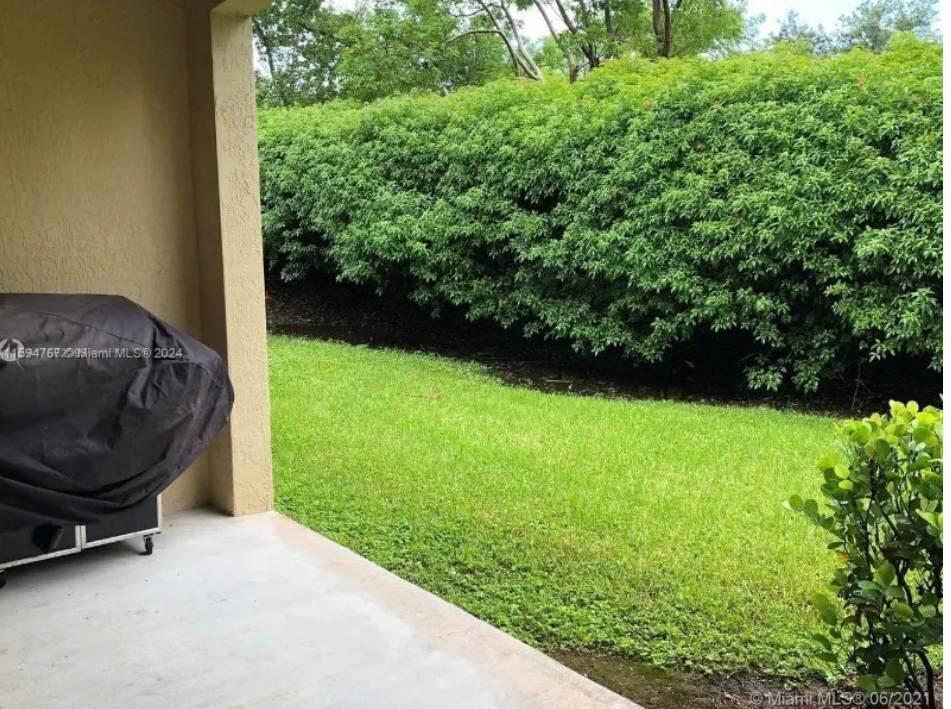 Listing photo 2 for 4310 Vineyard Circle Unit#4310, Weston, FL, 33332