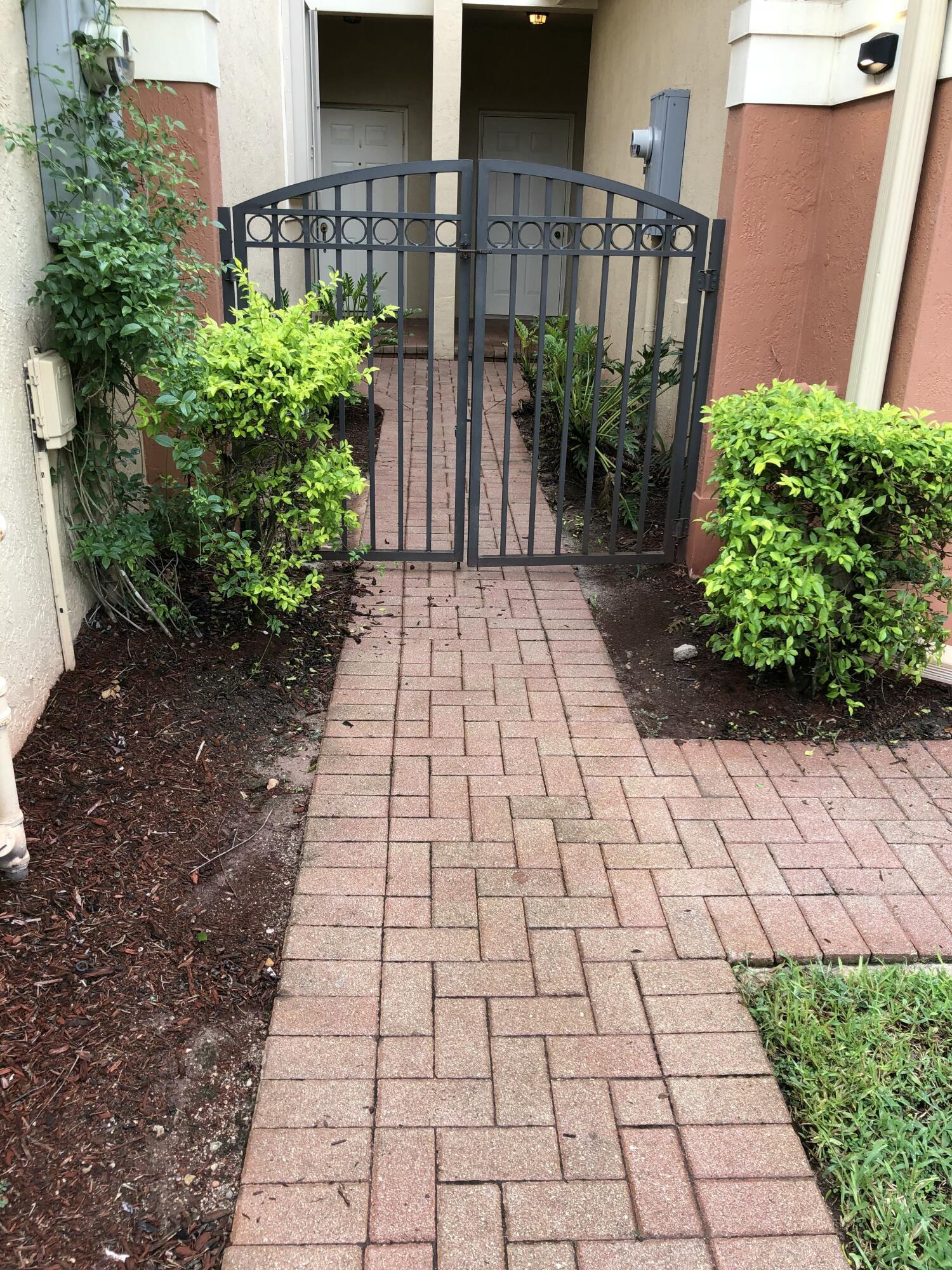 Listing photo 3 for 4310 Vineyard Circle Unit#4310, Weston, FL, 33332