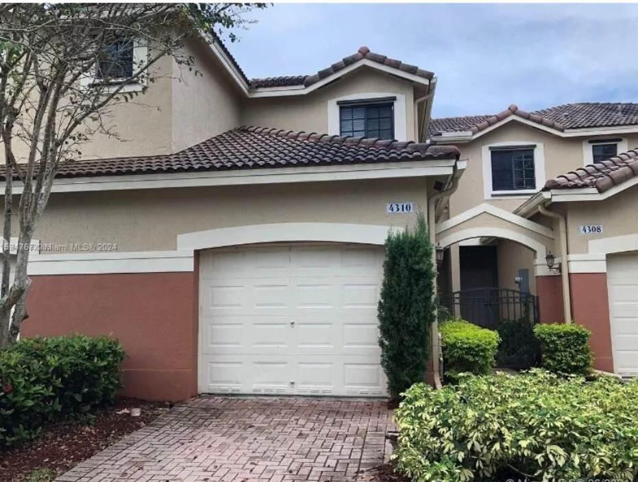 Listing photo 4 for 4310 Vineyard Circle Unit#4310, Weston, FL, 33332