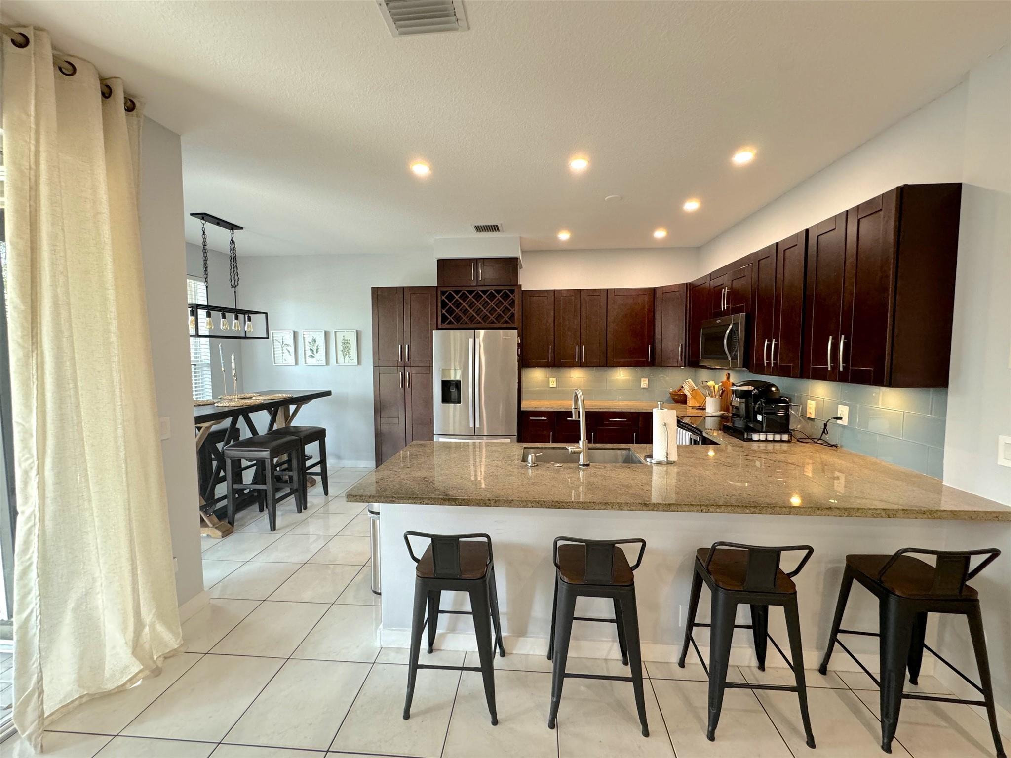 Listing photo 6 for 143 NW 107th Terrace, Plantation, FL, 33324