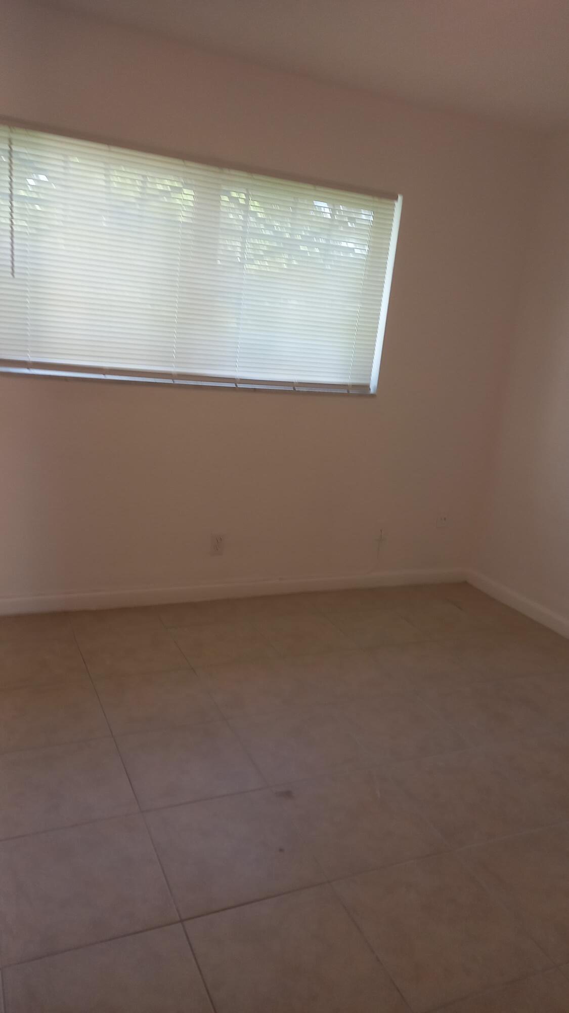 Listing photo 1 for 4165 SW 67th Avenue Unit#208b, Davie, FL, 33314