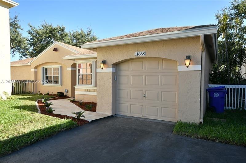 Listing photo 3 for 11838 NW 13th St, Pembroke Pines, FL, 33026