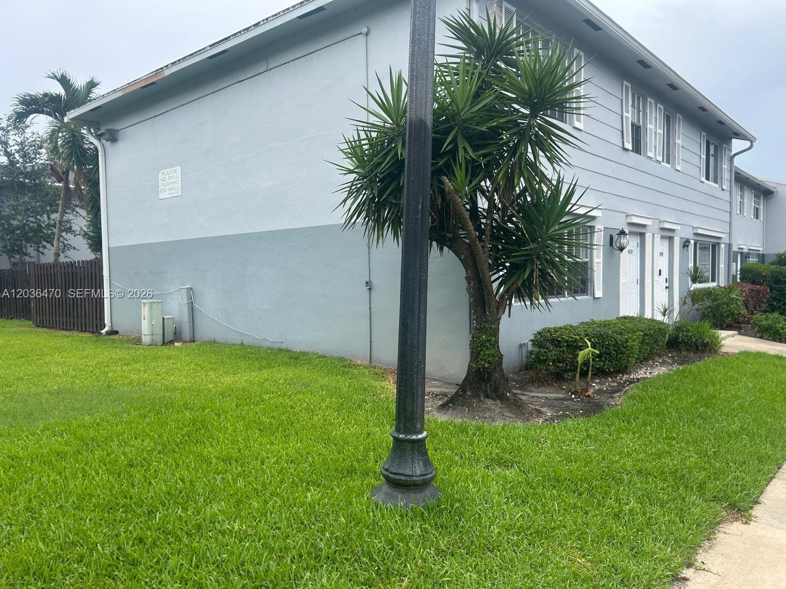 Listing photo 3 for 1774 SW 81st Ln Unit#1-31, Davie, FL, 33324