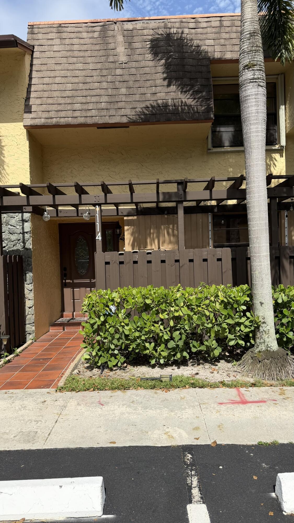 Listing photo 3 for 1114 NW 79th Drive, Plantation, FL, 33322