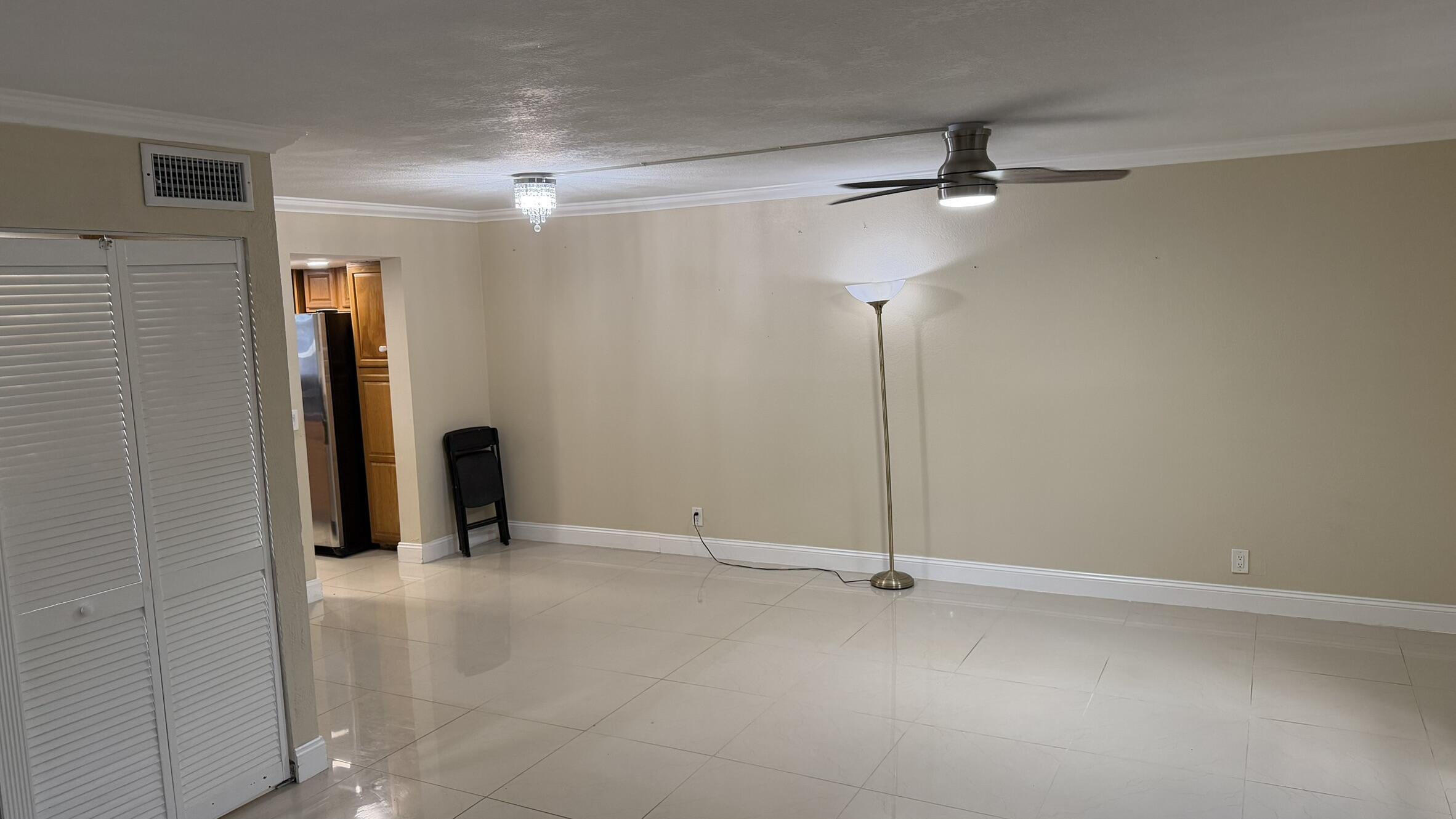 Listing photo 6 for 1114 NW 79th Drive, Plantation, FL, 33322