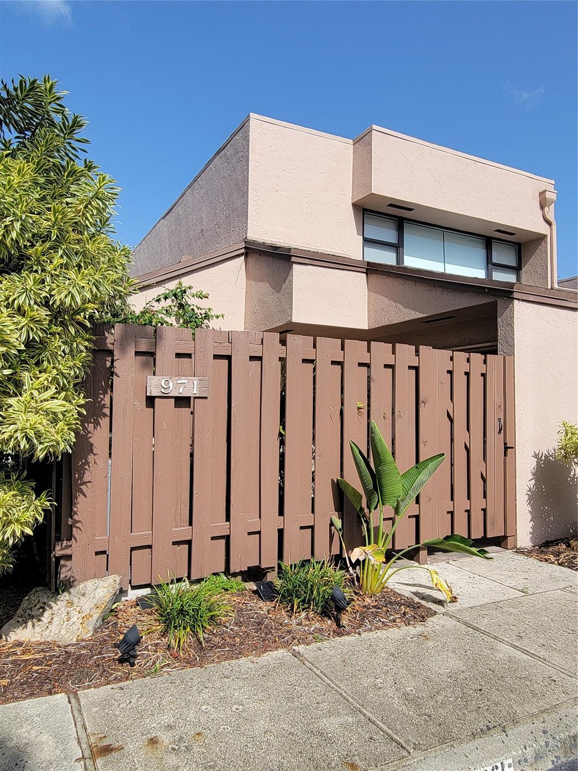 Listing photo 4 for 971 NW 122nd Terrace, Pembroke Pines, FL, 33026