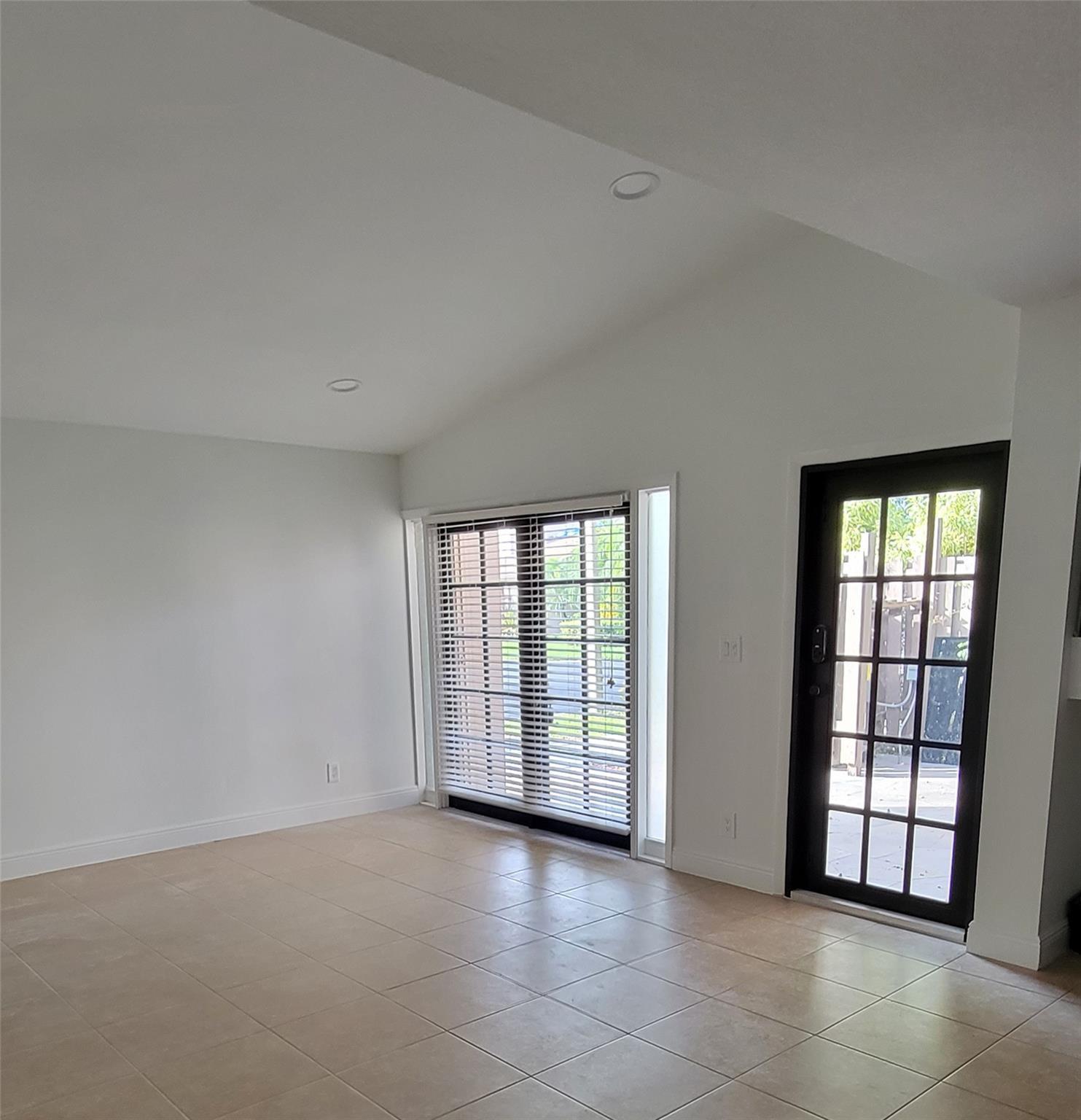 Listing photo 5 for 971 NW 122nd Terrace, Pembroke Pines, FL, 33026