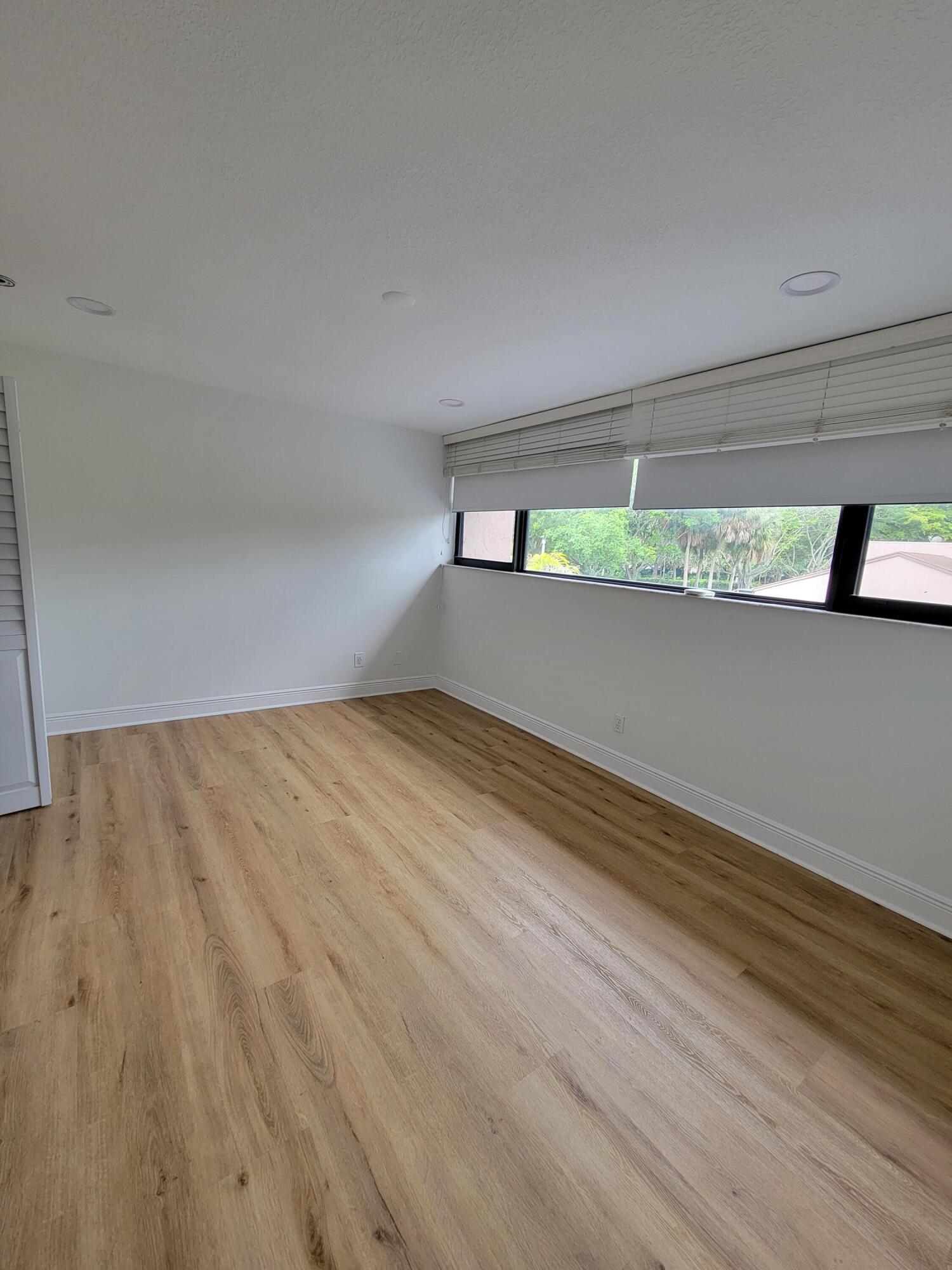 Listing photo 6 for 971 NW 122nd Terrace, Pembroke Pines, FL, 33026