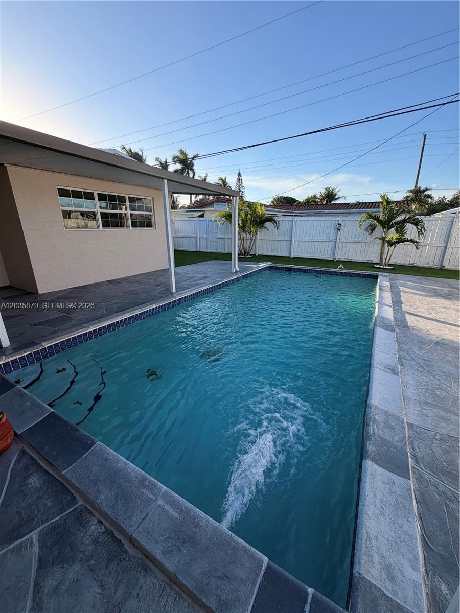 Listing photo 3 for 7751 NW 32nd St, Davie, FL, 33024