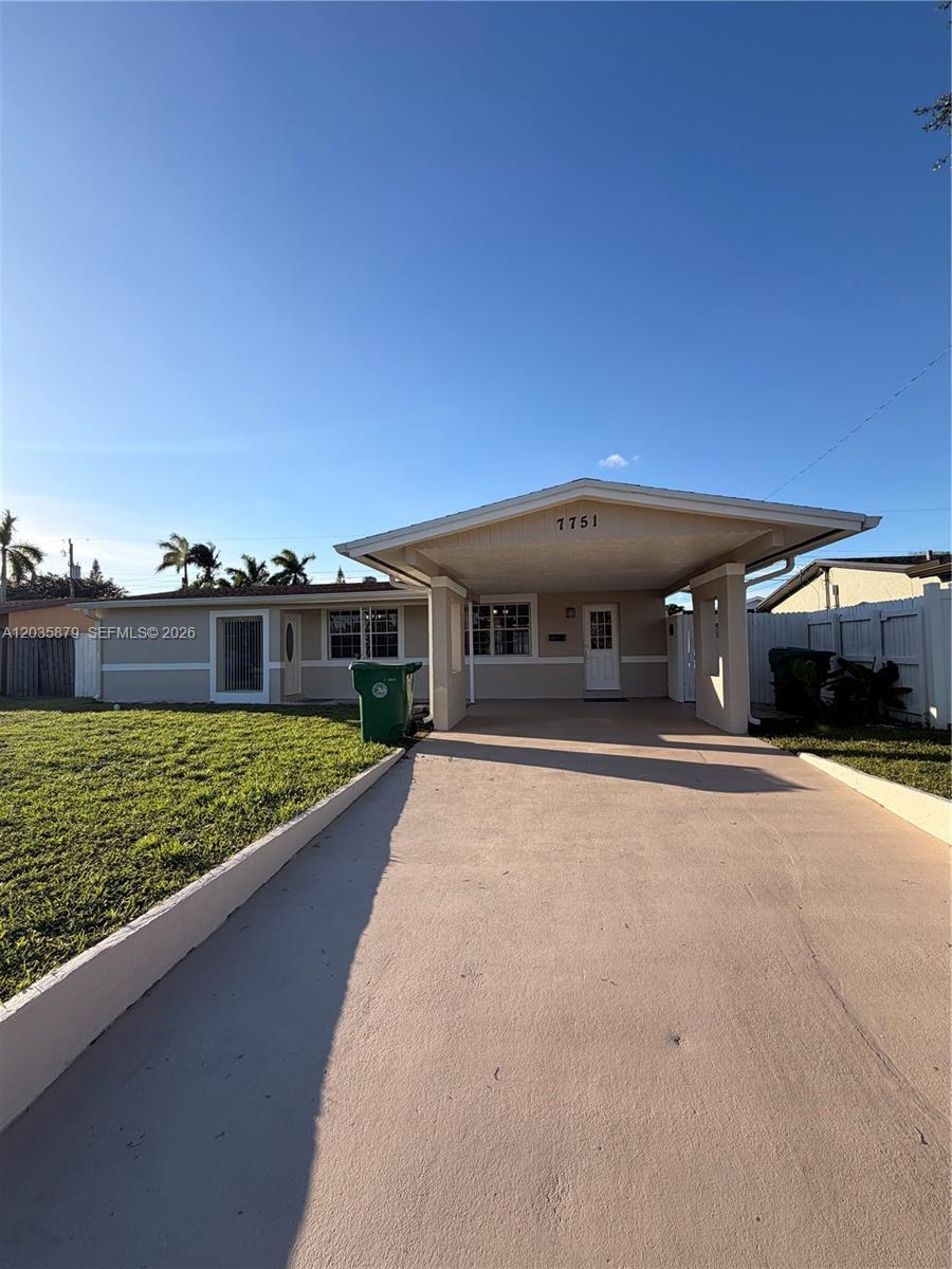 Listing photo 5 for 7751 NW 32nd St, Davie, FL, 33024