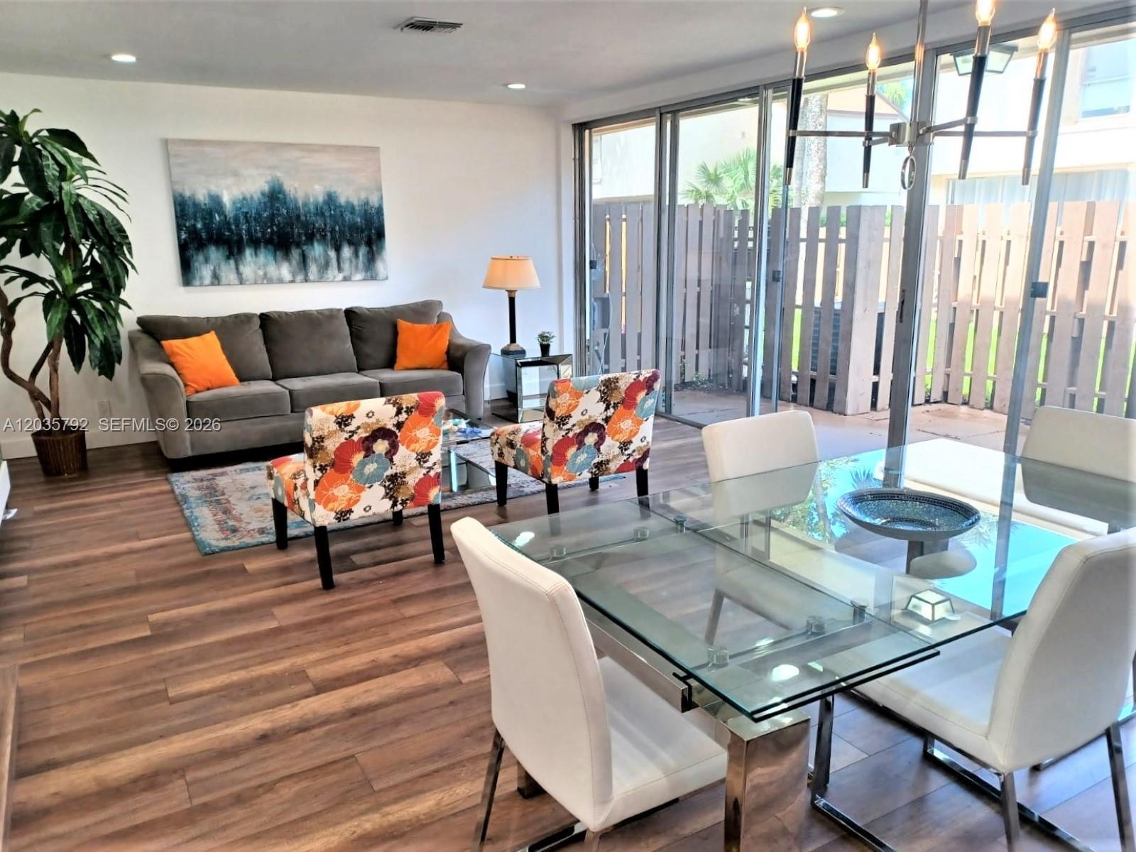 Listing photo 2 for 843 NW 81st Ave Unit#7, Plantation, FL, 33324