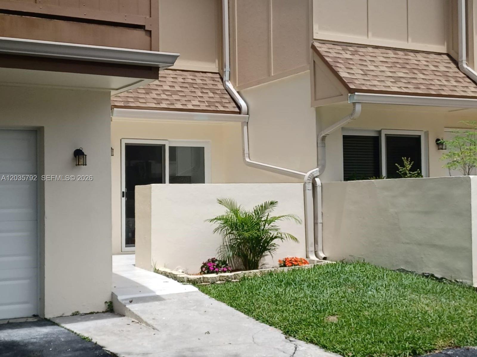 Listing photo 4 for 843 NW 81st Ave Unit#7, Plantation, FL, 33324