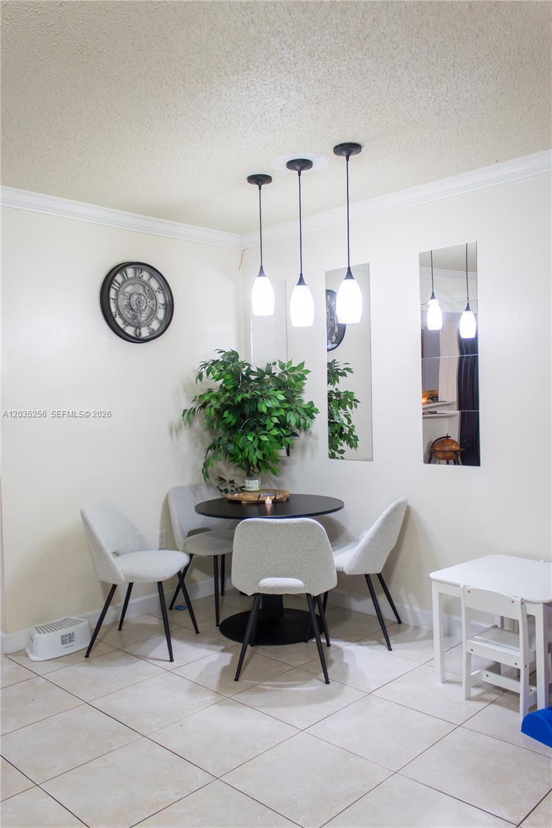 Listing photo 2 for 7645 NW 38th Ct, Sunrise, FL, 33351