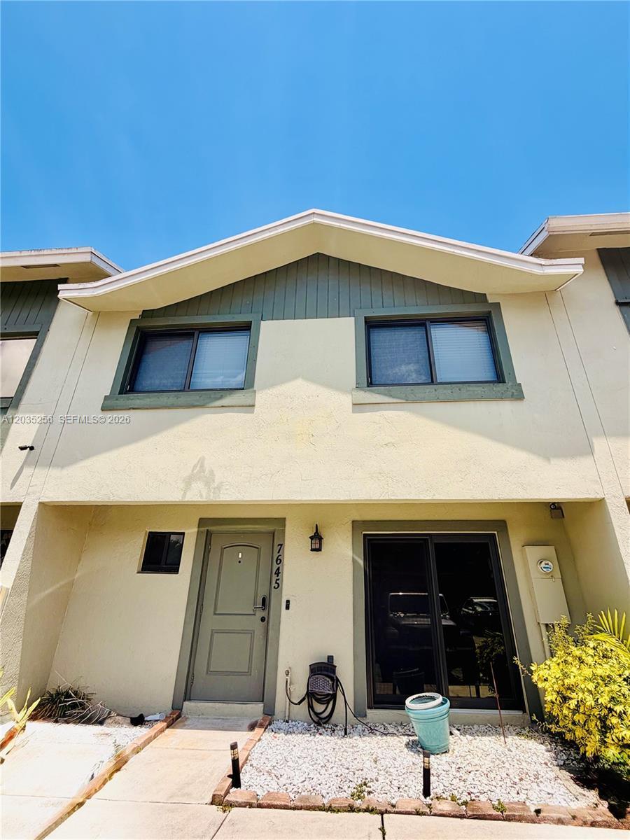 Listing photo 3 for 7645 NW 38th Ct, Sunrise, FL, 33351