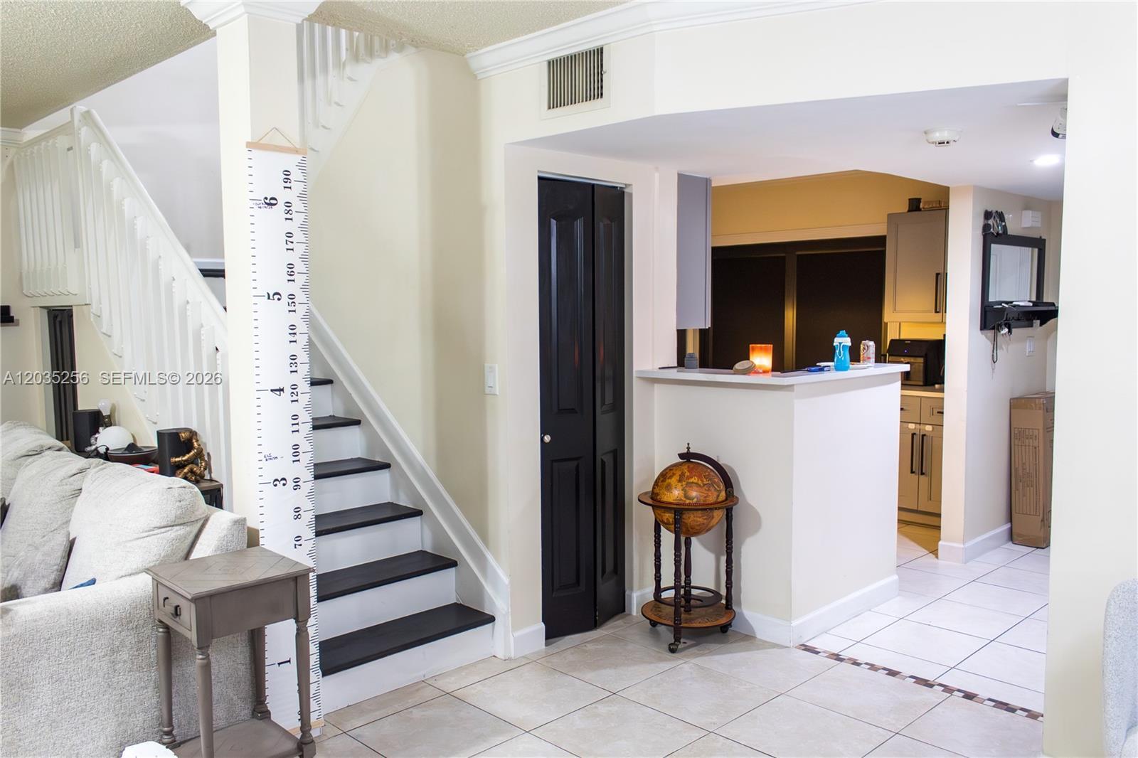Listing photo 5 for 7645 NW 38th Ct, Sunrise, FL, 33351