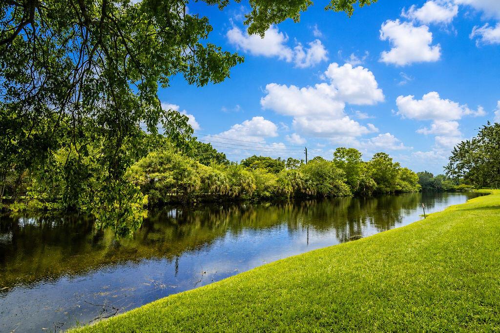 Listing photo 6 for 9310 SW 23rd Street Unit#4003, Davie, FL, 33324